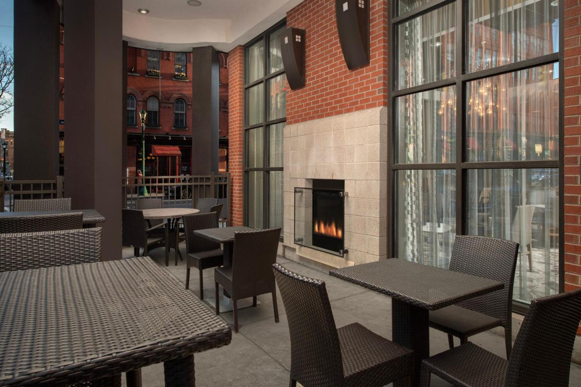 Courtyard By Marriott Syracuse Downtown At Armory Square Hotell Exteriör bild