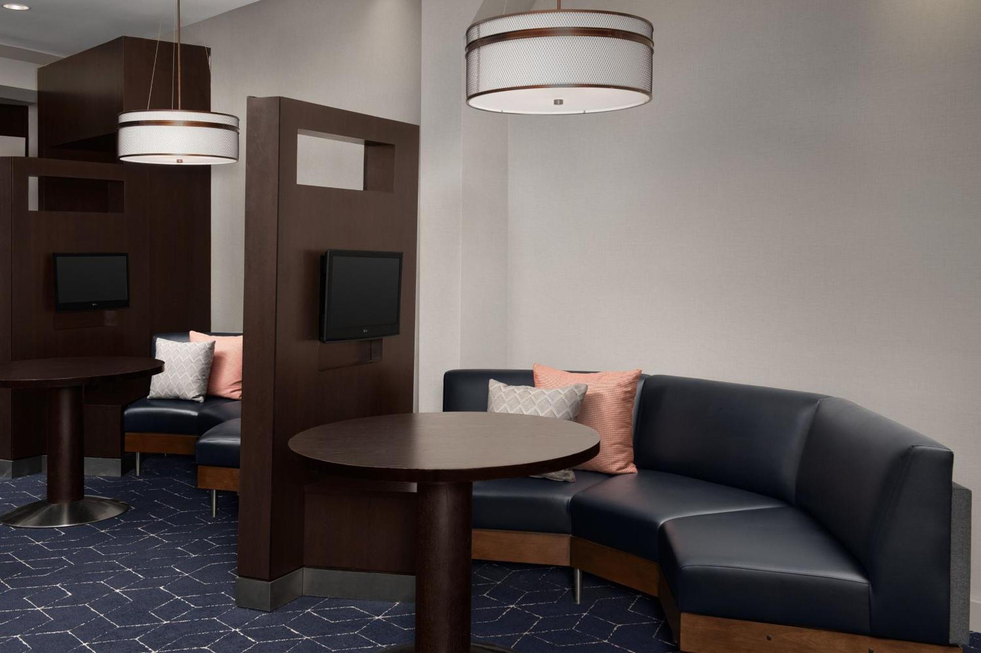 Courtyard By Marriott Syracuse Downtown At Armory Square Hotell Exteriör bild