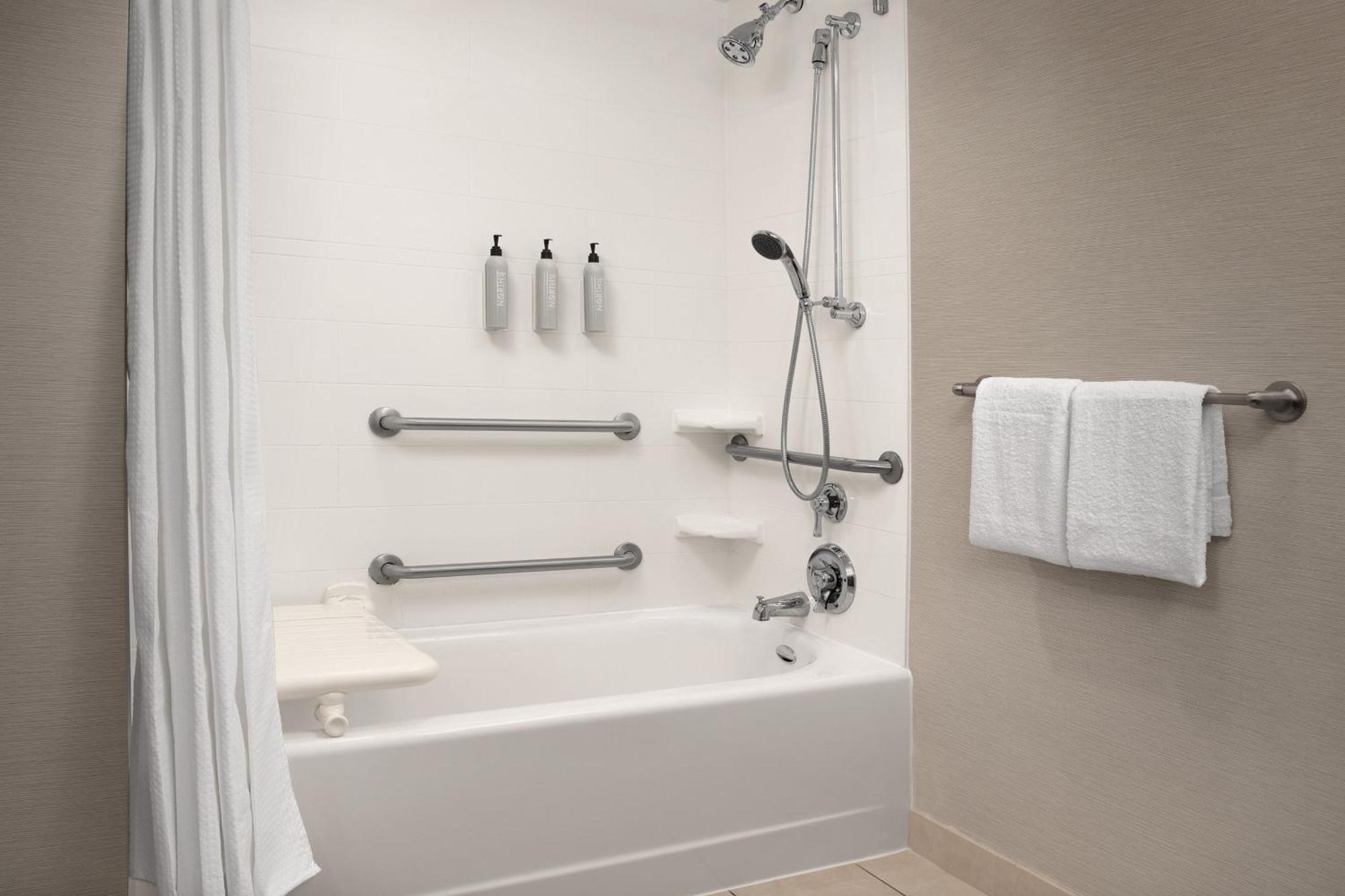 Courtyard By Marriott Syracuse Downtown At Armory Square Hotell Exteriör bild