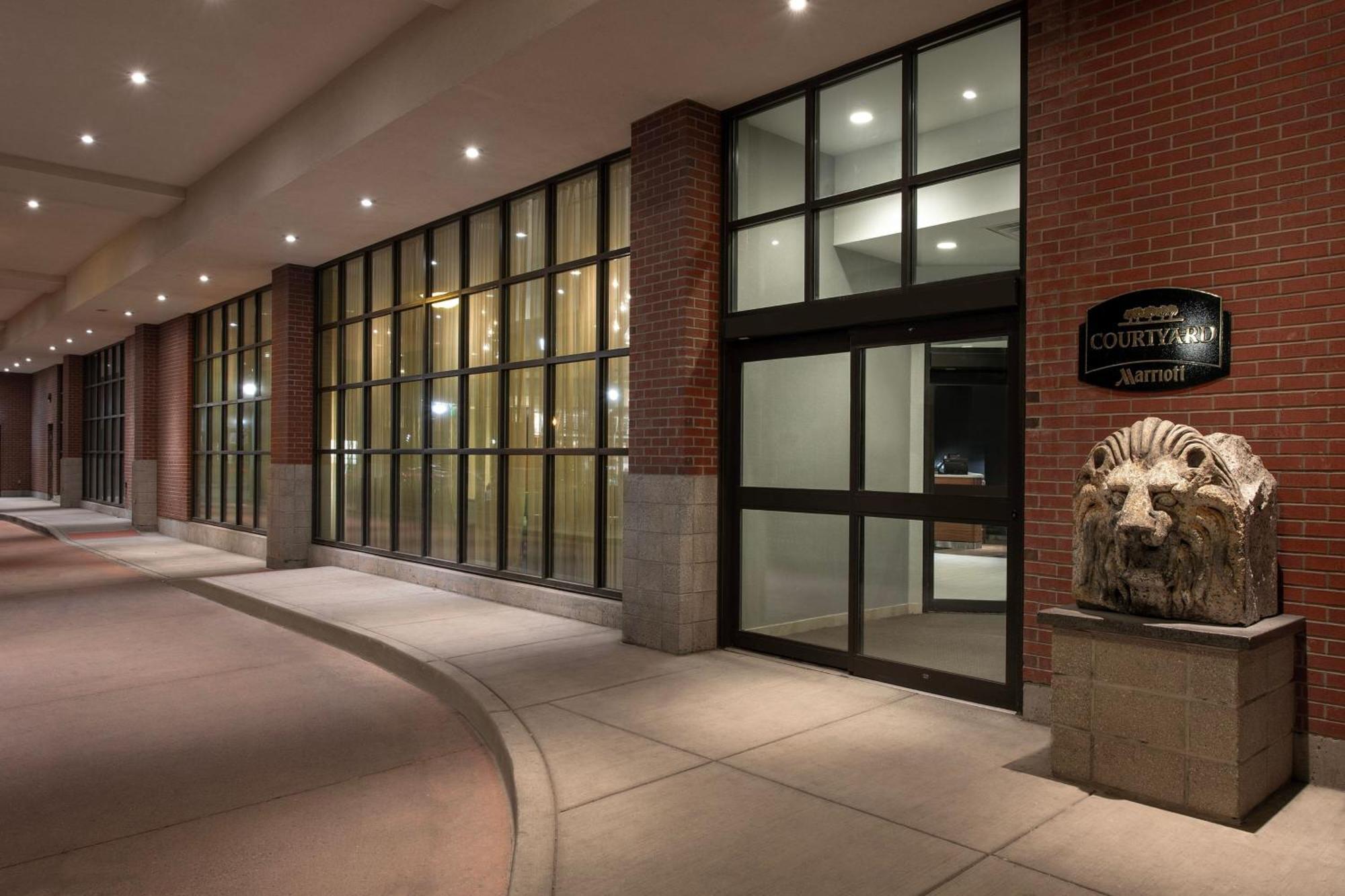 Courtyard By Marriott Syracuse Downtown At Armory Square Hotell Exteriör bild