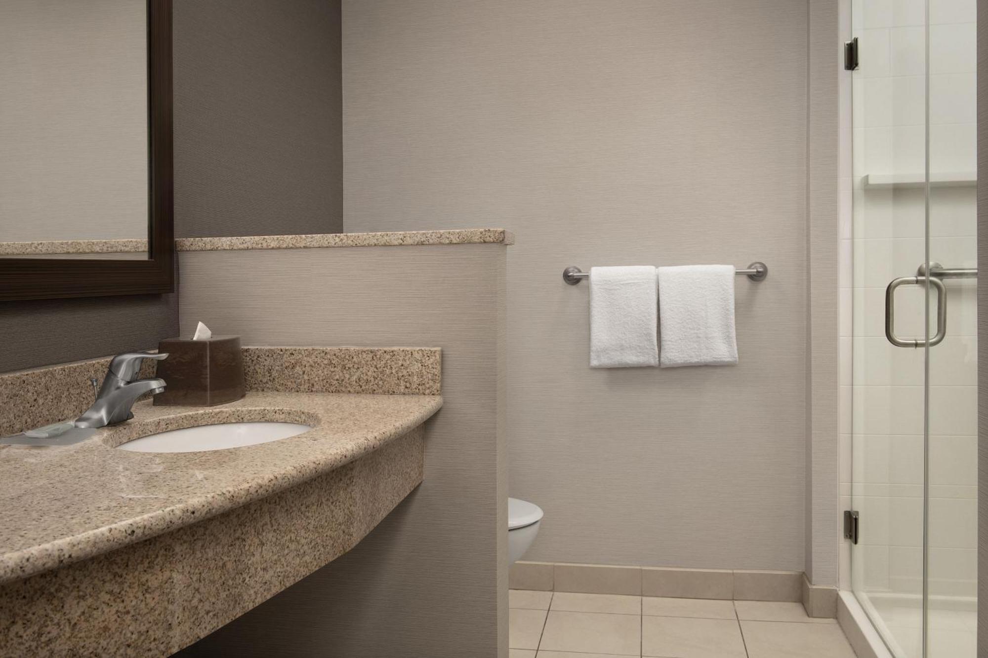 Courtyard By Marriott Syracuse Downtown At Armory Square Hotell Exteriör bild