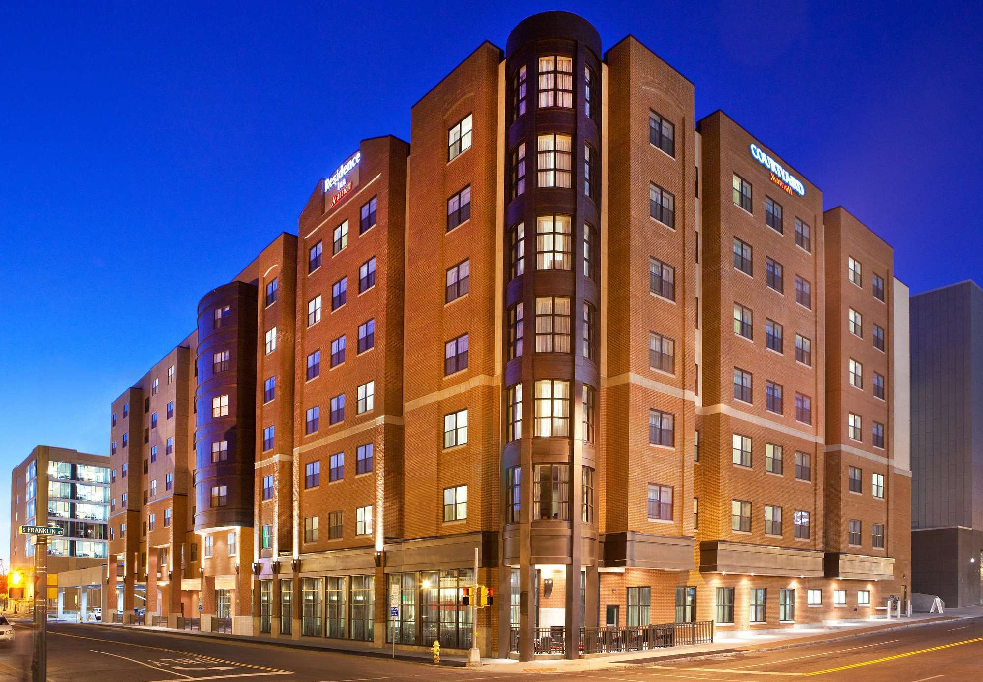 Courtyard By Marriott Syracuse Downtown At Armory Square Hotell Exteriör bild